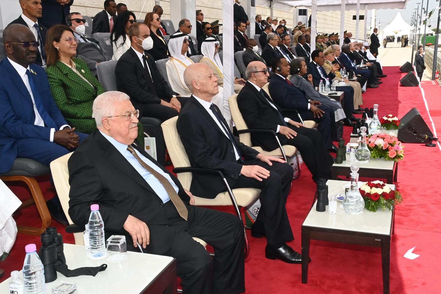  سعيد يواكب الاستعراض العسكري بمناسبة الاحتفال بالذكرى 60 لاستقلال الجزائر